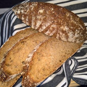 Brød Mor Bread first slice