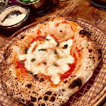 CORNYLEA Pizza napolitana Contemporanea first slice