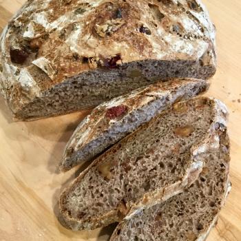 Hubert Pain au Levain, Canneberges, et Noix  second slice