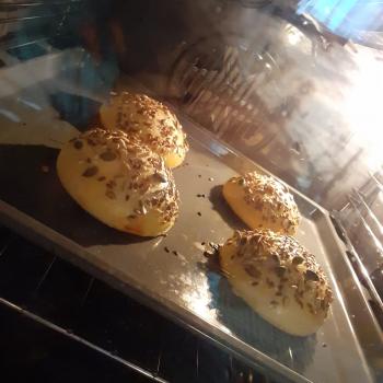 Maianas Burger buns first overview