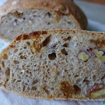 manna sourdough Noni Nawruzi or walnutbread second slice