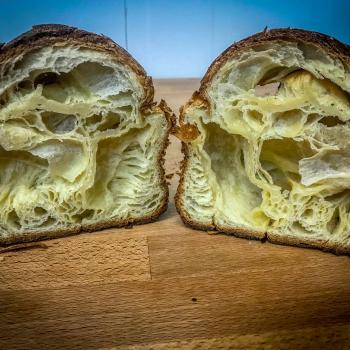 Merlin panettone feuilleté  levain de lait  first slice