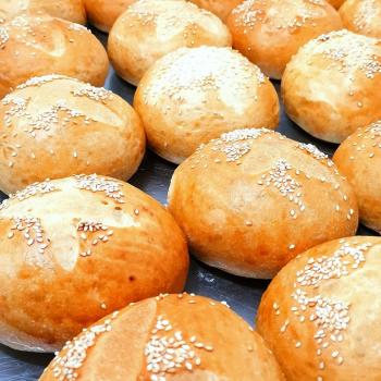 PURA VIDA MAE Hamburger Bread first overview