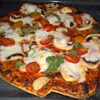 Väinö pizza second slice